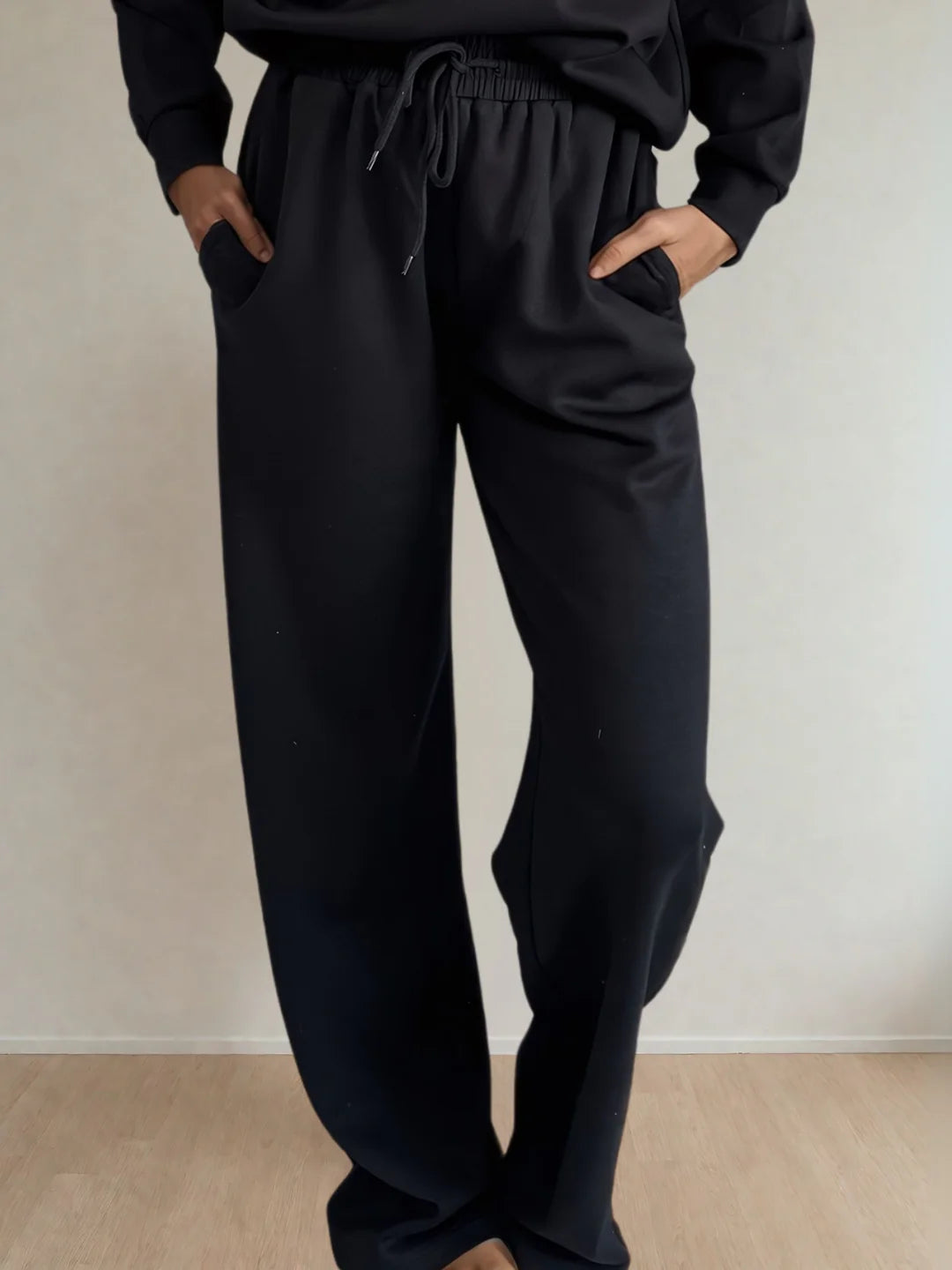 LUXEFLOW V-NECK SET - BLACK